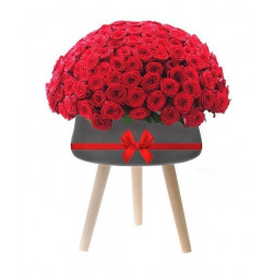 200 roses in a ceramic pot with wooden legs