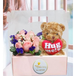 20cm (Hug Me) Teddy Bear & 8 Peach Roses in Hand Carry Gift Box