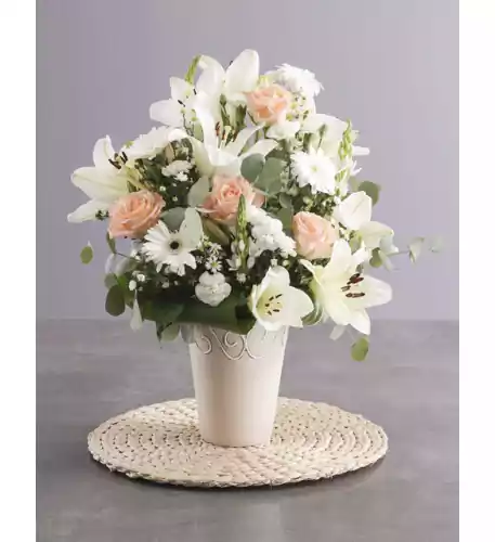 Day Lily And Rose Arrangement Day Lily And Rose Arrangement