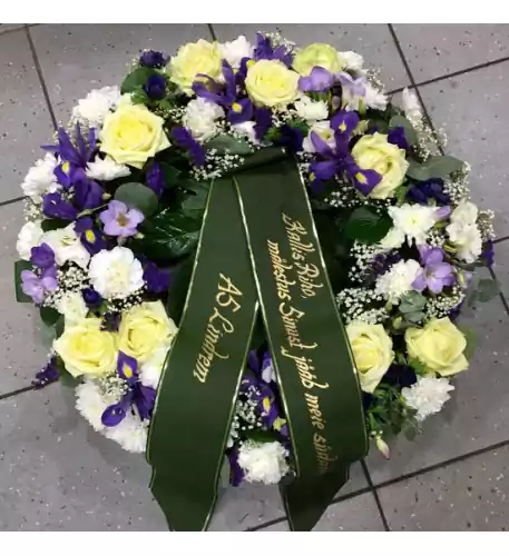 Wreath with white flowers: Lilys, Roses, Callas