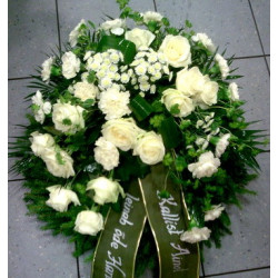 Smaller-sized wreath with white roses and carnations