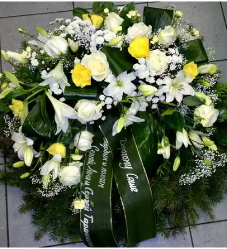 Wreath with white Lilys, white and yellow Roses
