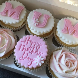 'MUM' Mother's Day Cupcakes