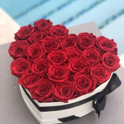 30 Red Roses in a Heart Gift box (30 Roses)