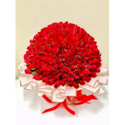 365 Roses Giant Bouquet