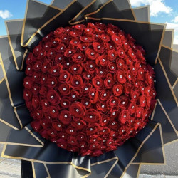 100 Red Roses Bouquet with Pearls: A Timeless Romantic Gift