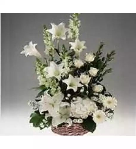 White Floral Arrangement With Lilies, Roses And Saint Vincent White Floral Arrangement With Lilies, Roses And Saint Vincent