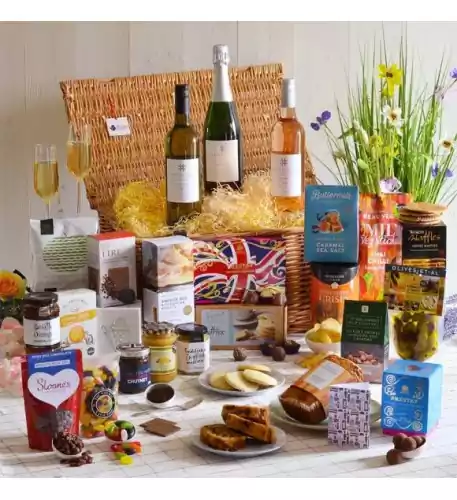 Winners Enclosure Champagne And Food Hamper