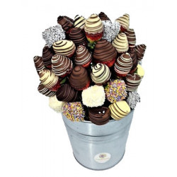 Deluxe Marshmallow & Strawberry Vase - Large