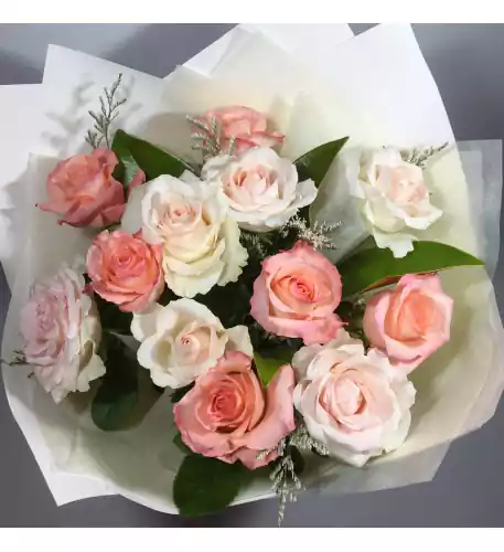 12 Assorted Roses 12 Assorted Roses