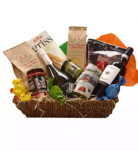 Italian gift basket with red wine Prosecco and pasta